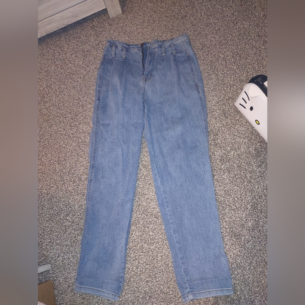 High wasted blue jeans